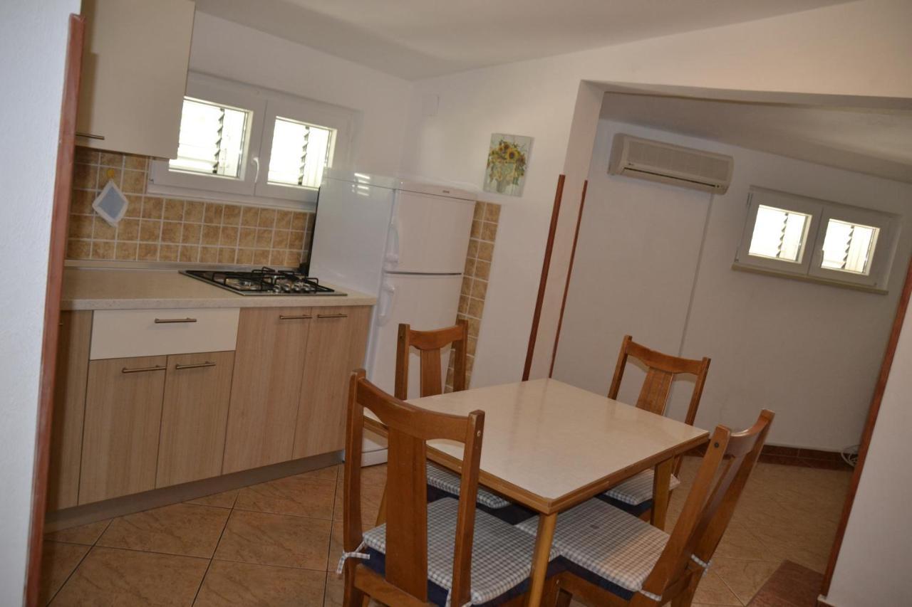 Apartments By The Sea Kustici, Pag - 6335 Zubovići 外观 照片